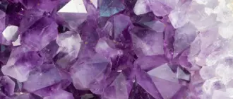 Фиолетовый кристалл